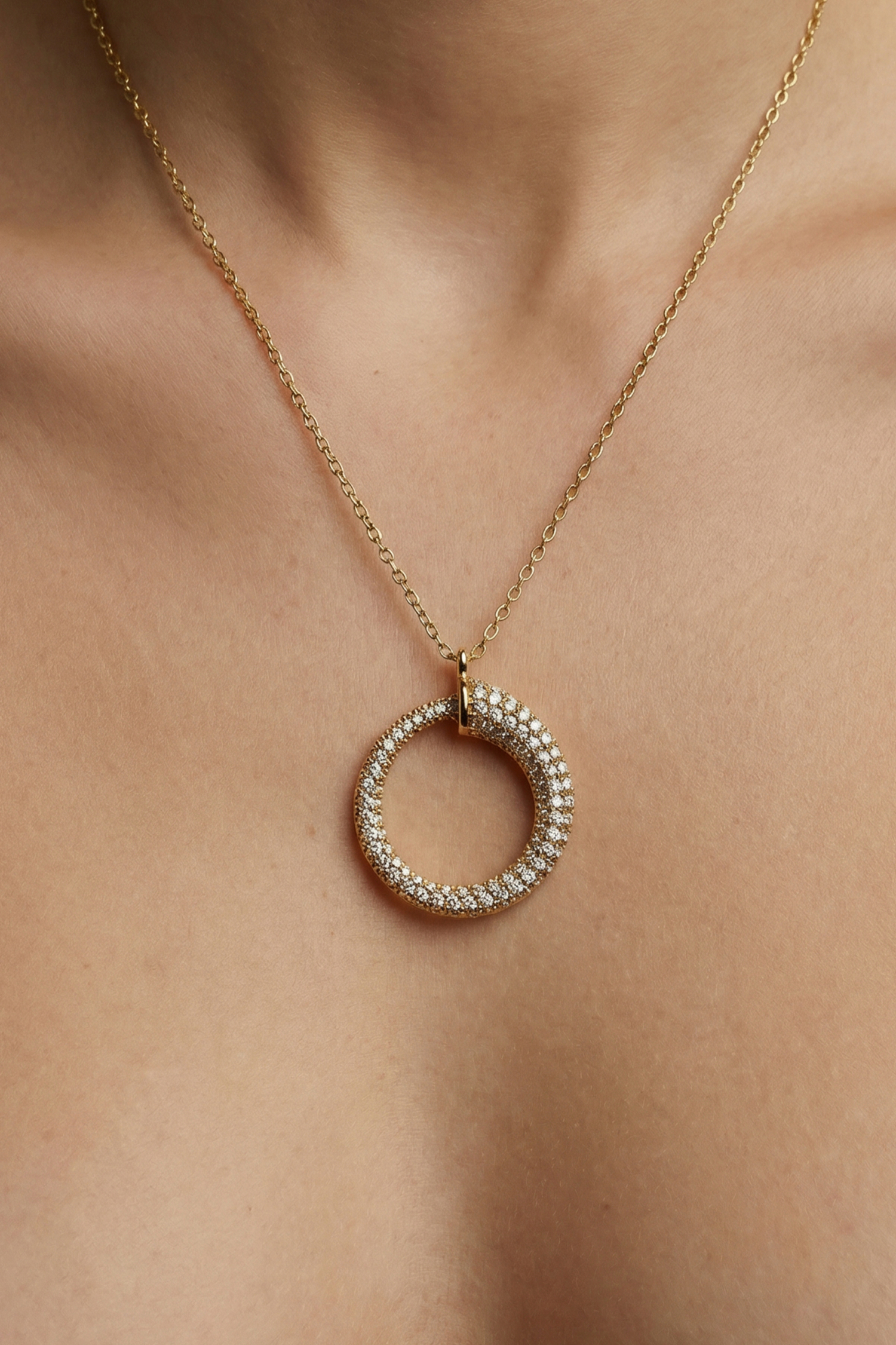 Hallux Paved Necklace.