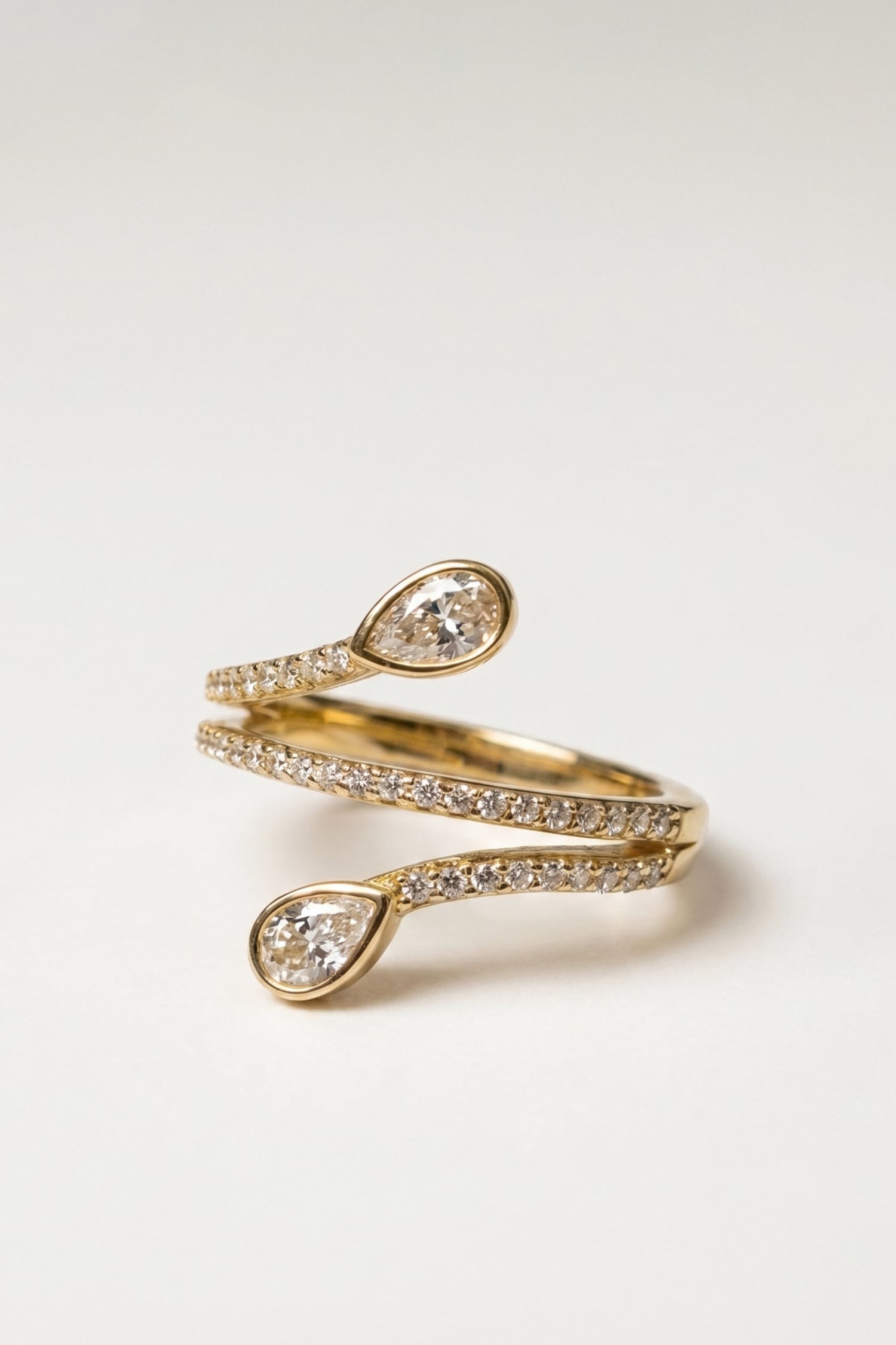 Amara Ring.