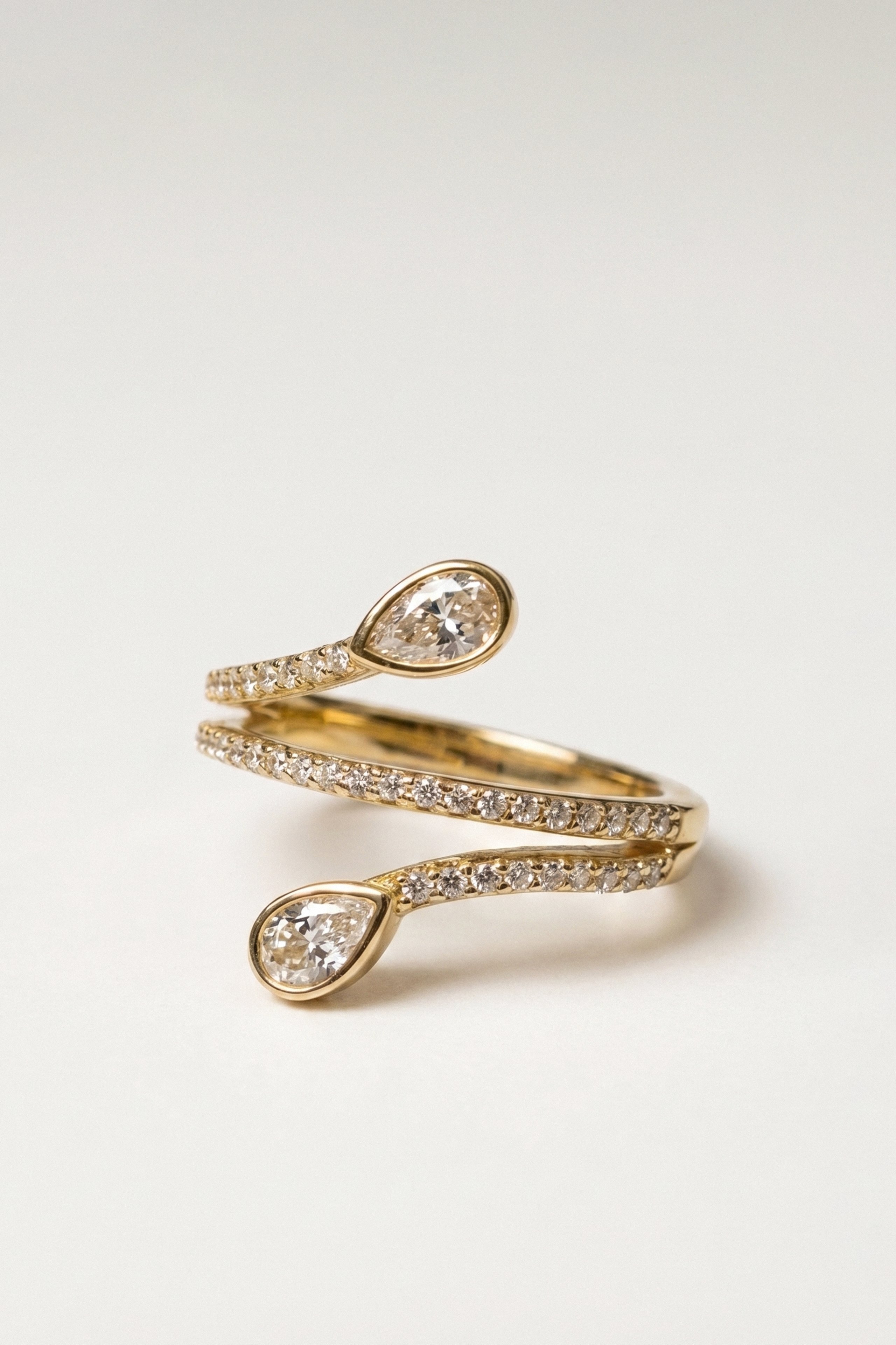 Amara Ring.