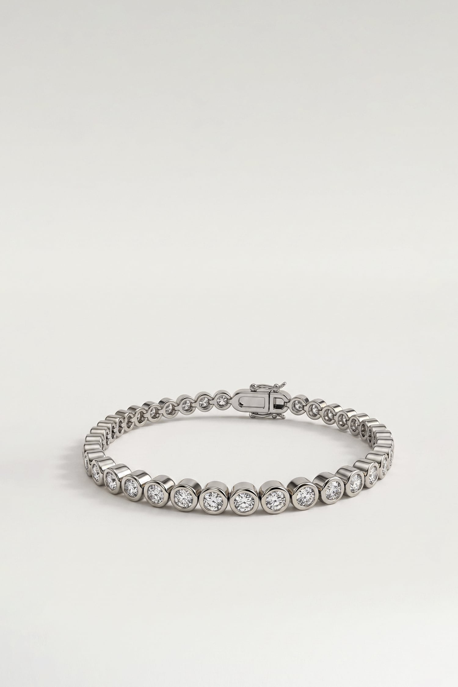 Bezel Tennis Bracelet./4mm