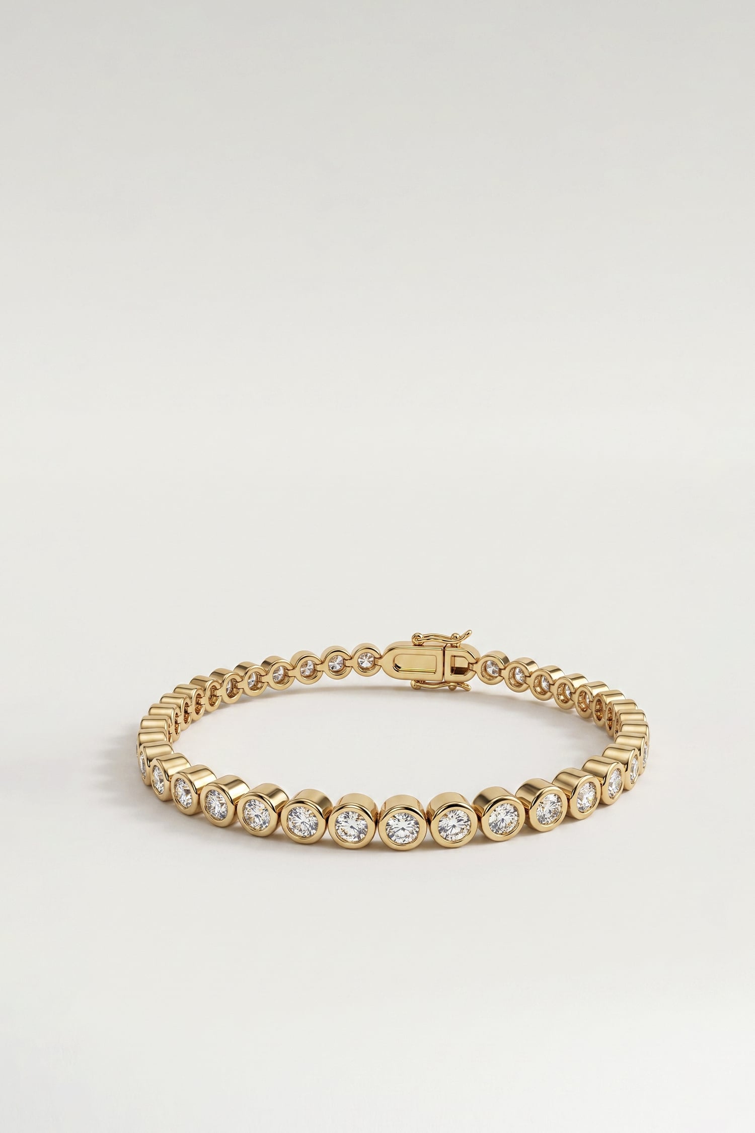 Bezel Tennis Bracelet./4mm