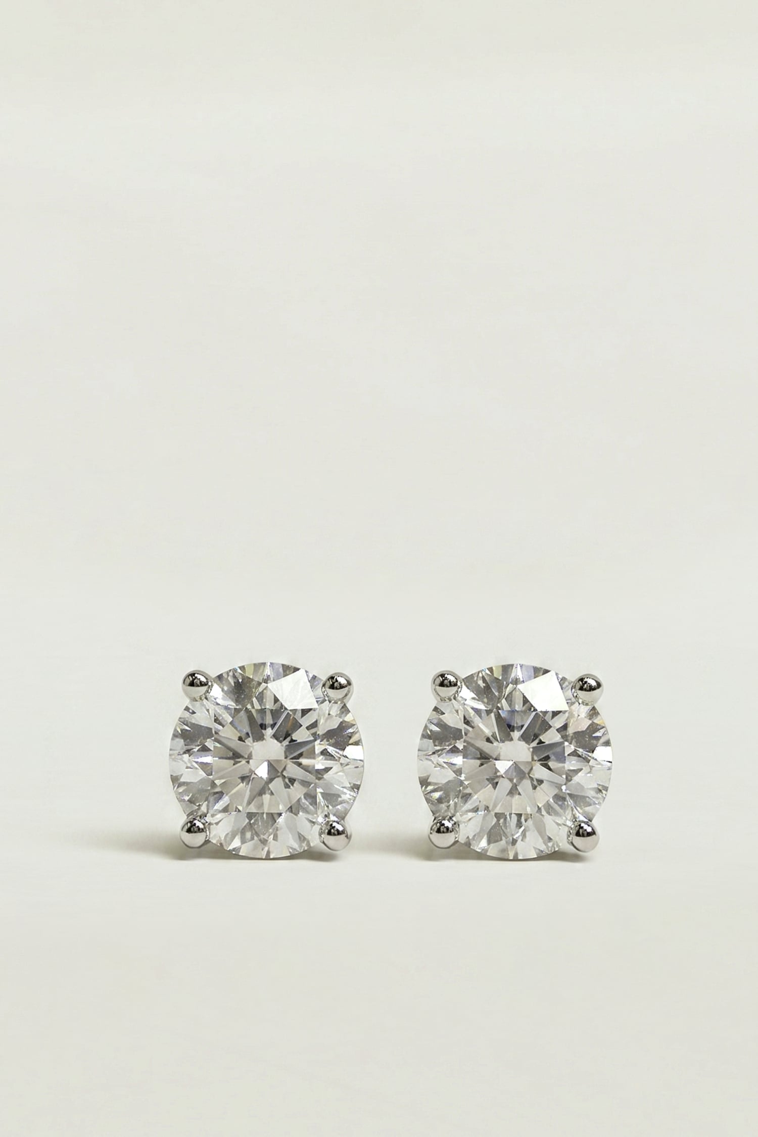 Round Cut Studs/ 7.5mm