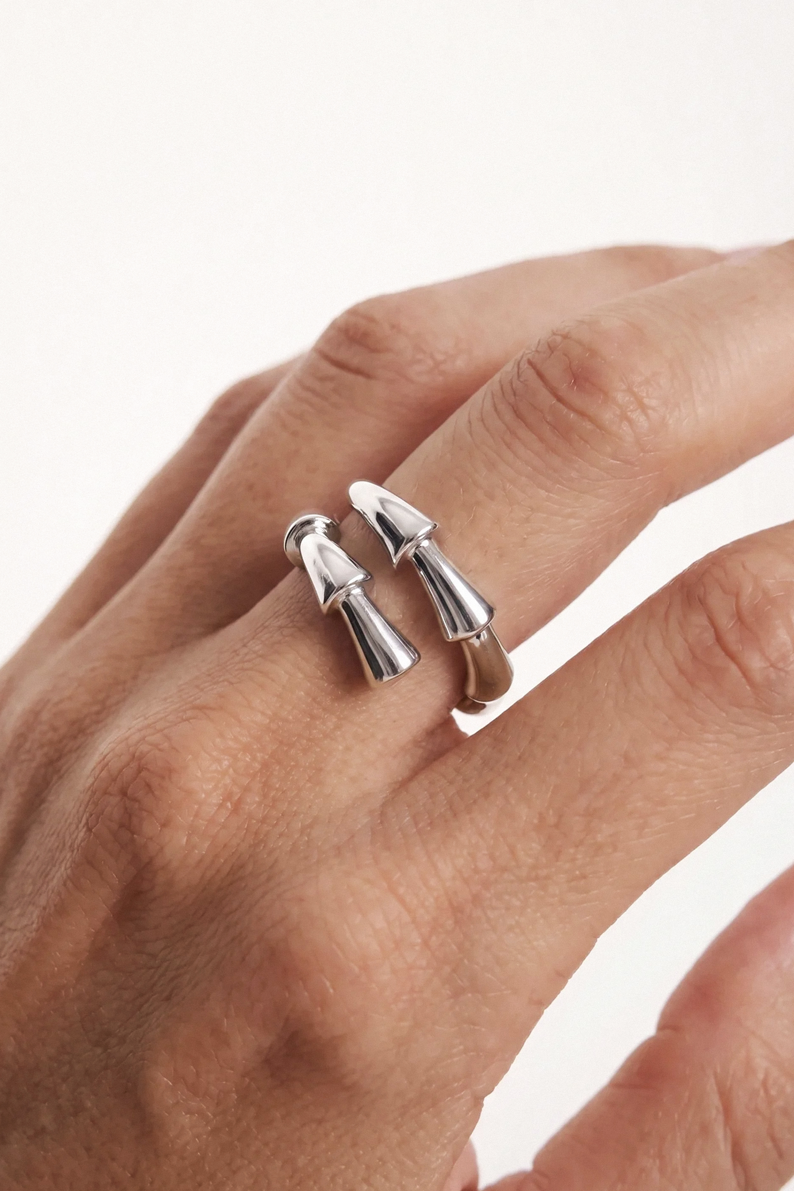 Chica Ring.