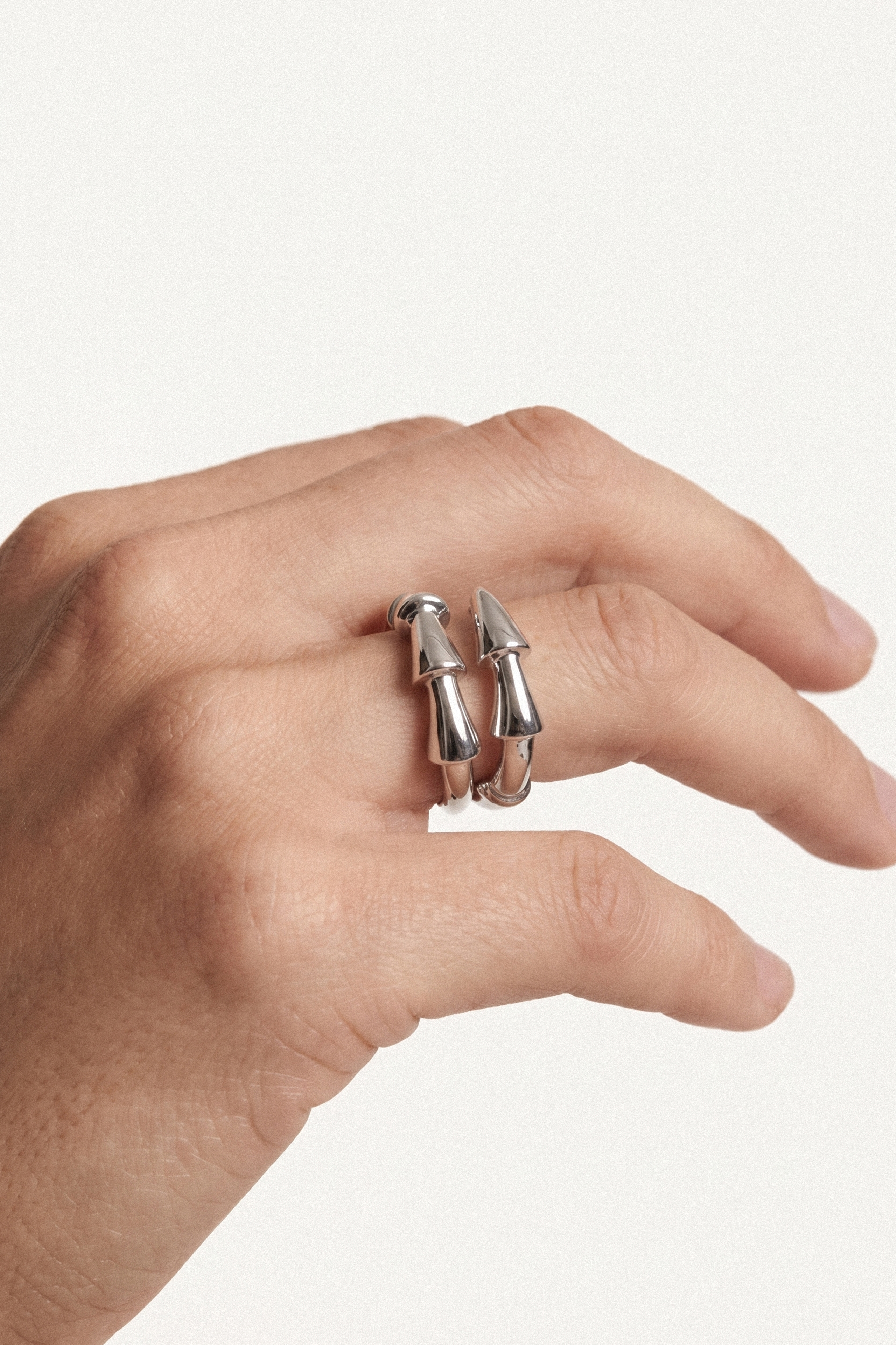 Chica Ring.