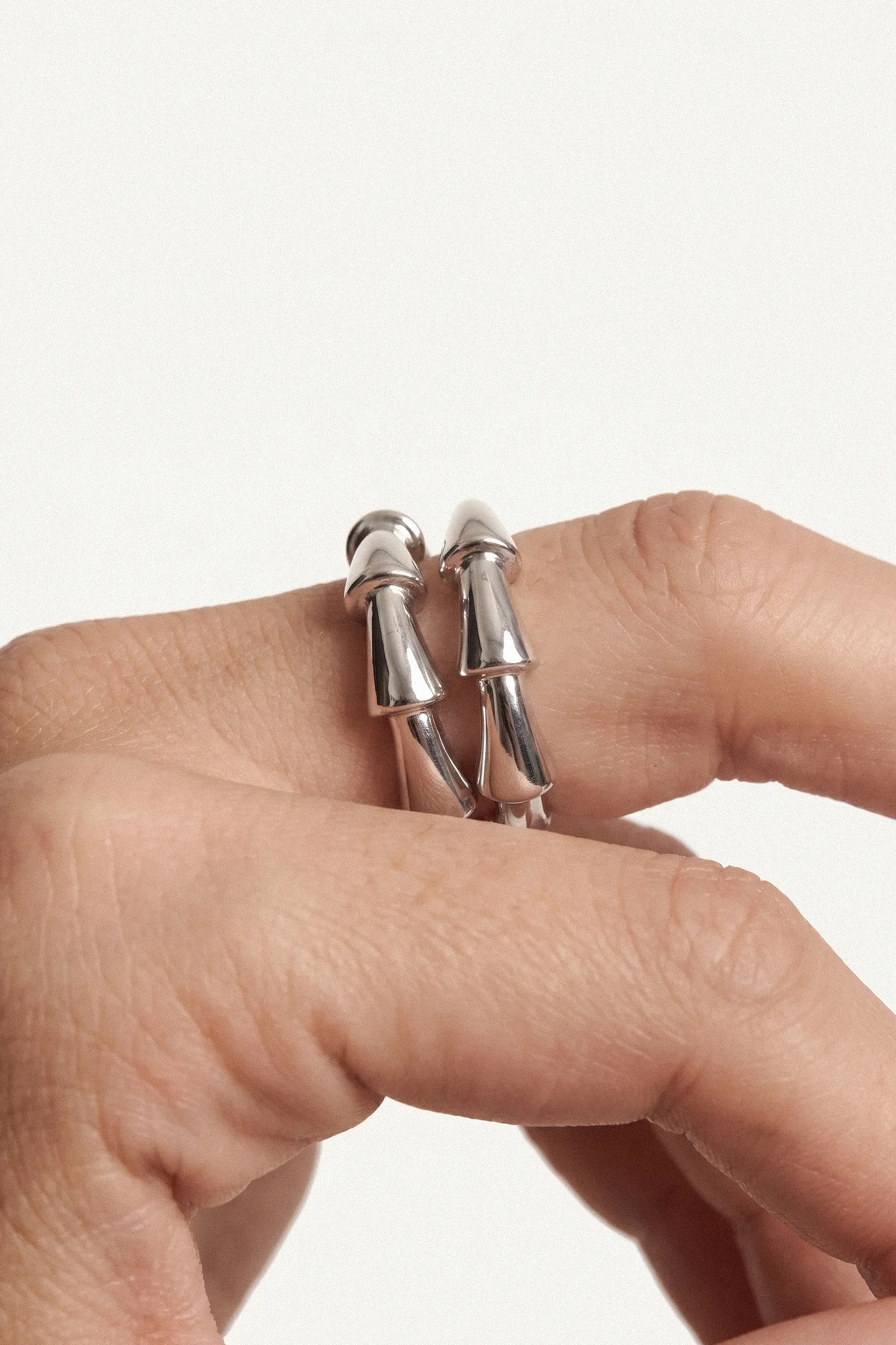 Chica Ring.